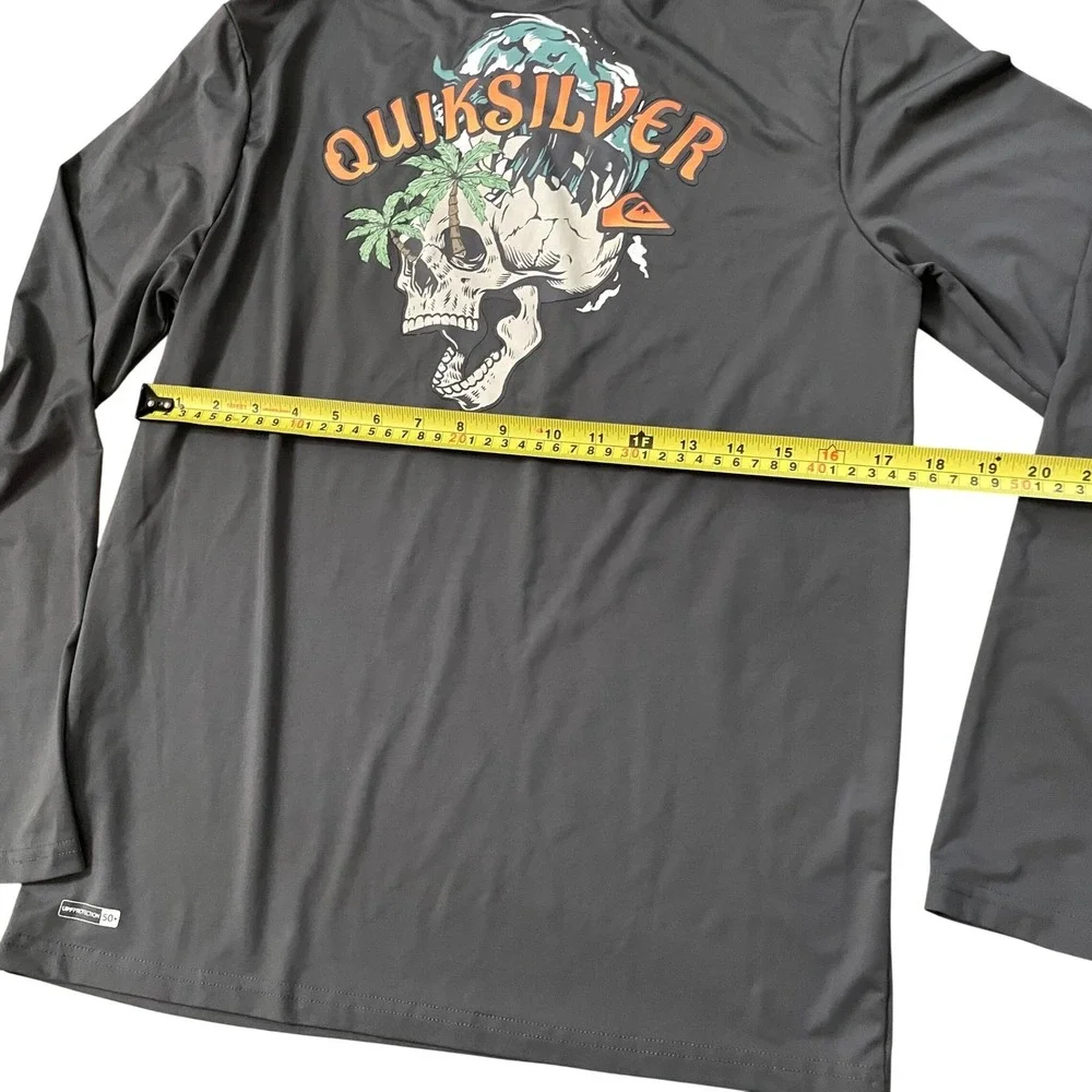 Quiksilver Long Sleeve Rash Guard Sun Shirt Skull Palm Tree Graphic Grey‎ Small